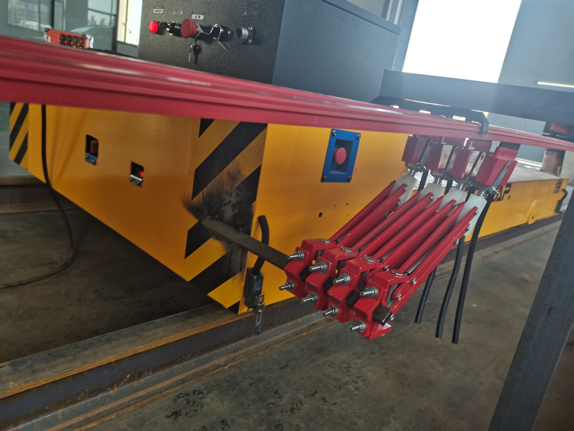 滑觸線電動平車現場圖